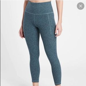 Athleta Salutation II Stash Leggings